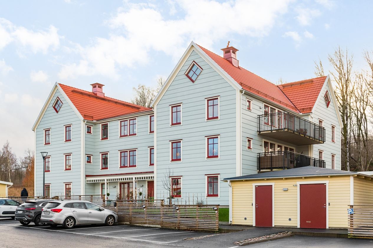 Bild på fastighet framifrån snett
